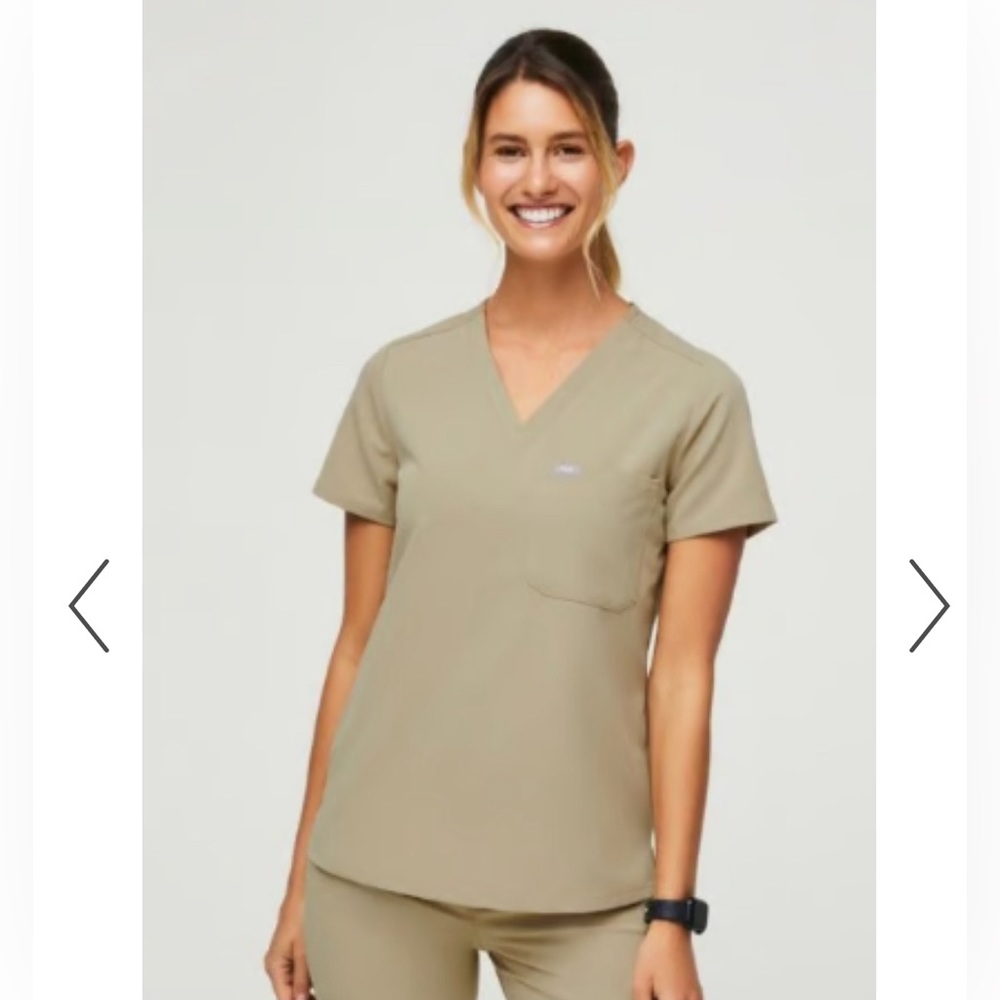 Figs Sandstone Catarina scrub top and Jogger bottoms